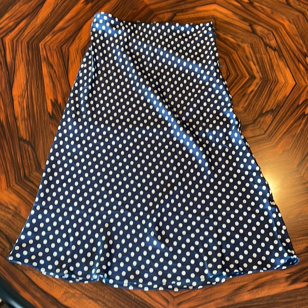 DONATING SOON 10/16 LAST CALL Womens satin midi skirt size medium